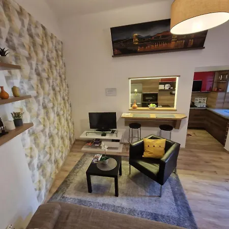 Apartamento Bartok Apartman